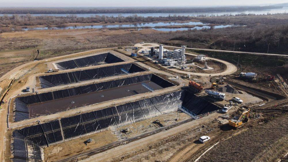 A leachate treatment plant will be put into operation soon to which leachate will be conveyed through a network of pipes and canals, and after treatment it will be discharged into the Osljanski stream, so clean water will flow into the international waterway of the Danube River. Leachate will be treated by reverse osmosis technology.