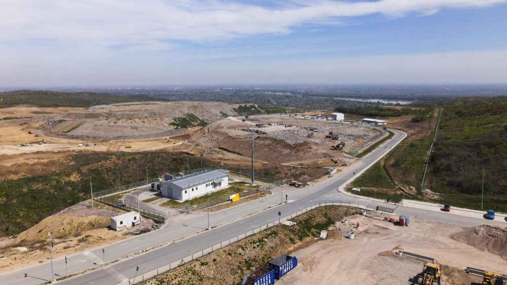 The new sanitary landfill started operations in August 2nd, 2021. 
Municipal waste collected by PUC Gradska čistoća from the territory of 15 municipalities of Belgrade is disposed of at the new landfill in compliance with the highest waste management standards of the European Union and Serbia. On average, 500 to 600 trucks that is 1,500 tons of municipal waste arrive at the Vinča landfill. Construction of new sanitary cells is ongoing.