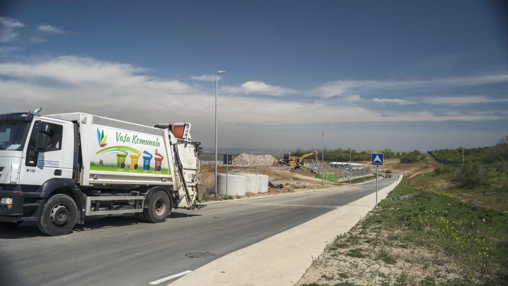 The new sanitary landfill started operations in August 2nd, 2021. 
Municipal waste collected by PUC Gradska čistoća from the territory of 15 municipalities of Belgrade is disposed of at the new landfill in compliance with the highest waste management standards of the European Union and Serbia. On average, 500 to 600 trucks that is 1,500 tons of municipal waste arrive at the Vinča landfill. Construction of new sanitary cells is ongoing.