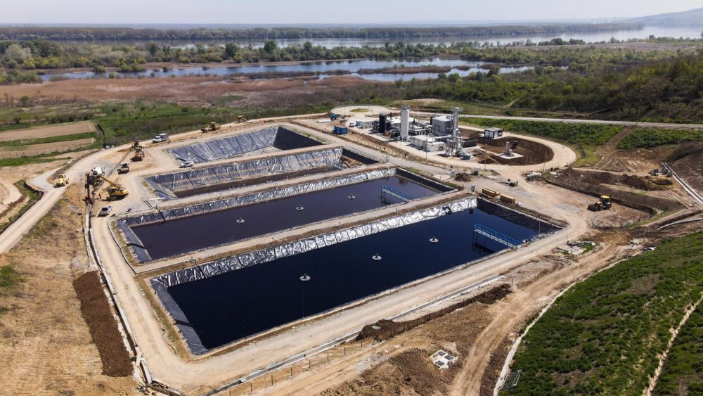 A leachate treatment plant will be put into operation soon to which leachate will be conveyed through a network of pipes and canals, and after treatment it will be discharged into the Osljanski stream, so clean water will flow into the international waterway of the Danube River. Leachate will be treated by reverse osmosis technology.