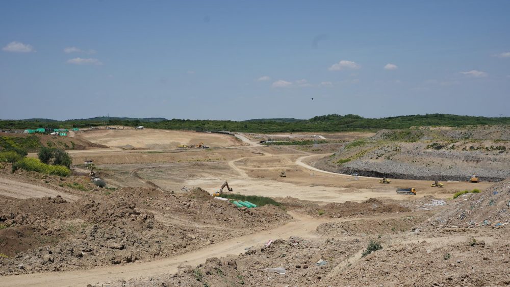 The new sanitary landfill started operations in August 2nd, 2021.  Municipal waste collected by PUC Gradska čistoća from the territory of 15 municipalities of Belgrade is disposed of at the new landfill in compliance with the highest waste management standards of the European Union and Serbia. On average, 500 to 600 trucks that is 1,500 tons of municipal waste arrive at the Vinča landfill. Construction of new sanitary cells is ongoing.