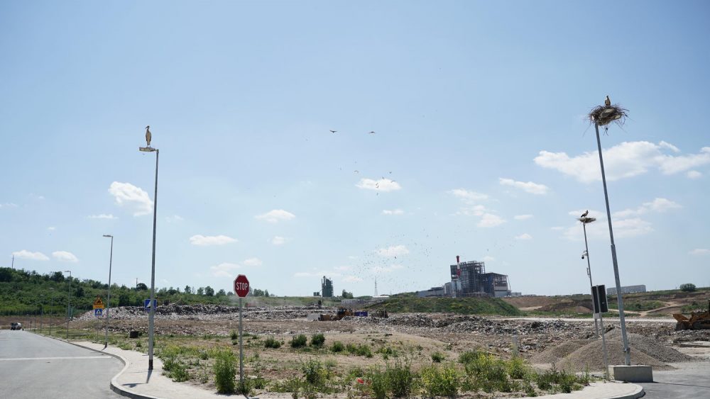 The new sanitary landfill started operations in August 2nd, 2021.  Municipal waste collected by PUC Gradska čistoća from the territory of 15 municipalities of Belgrade is disposed of at the new landfill in compliance with the highest waste management standards of the European Union and Serbia. On average, 500 to 600 trucks that is 1,500 tons of municipal waste arrive at the Vinča landfill. Construction of new sanitary cells is ongoing.