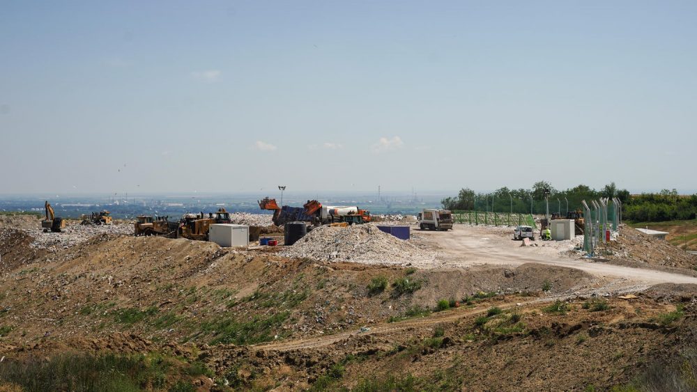 The new sanitary landfill started operations in August 2nd, 2021.  Municipal waste collected by PUC Gradska čistoća from the territory of 15 municipalities of Belgrade is disposed of at the new landfill in compliance with the highest waste management standards of the European Union and Serbia. On average, 500 to 600 trucks that is 1,500 tons of municipal waste arrive at the Vinča landfill. Construction of new sanitary cells is ongoing.