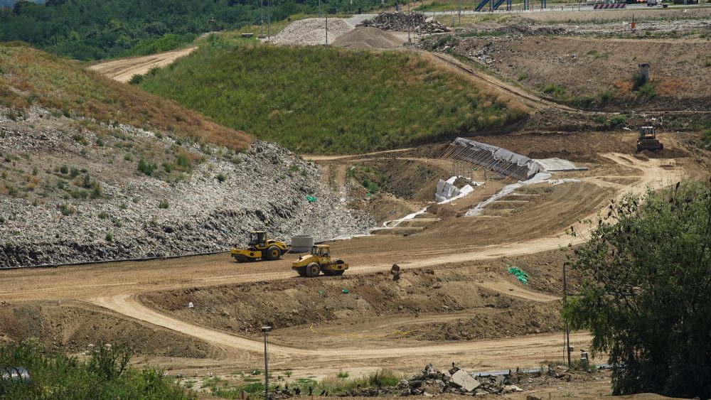 The new sanitary landfill started operations in August 2nd, 2021.  Municipal waste collected by PUC Gradska čistoća from the territory of 15 municipalities of Belgrade is disposed of at the new landfill in compliance with the highest waste management standards of the European Union and Serbia. On average, 500 to 600 trucks that is 1,500 tons of municipal waste arrive at the Vinča landfill. Construction of new sanitary cells is ongoing.