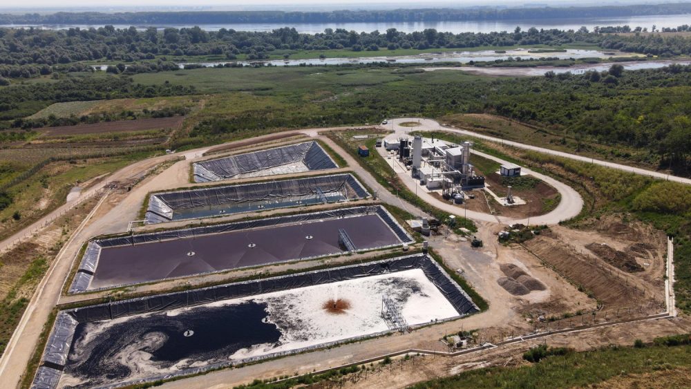 A leachate treatment plant will be put into operation soon to which leachate will be conveyed through a network of pipes and canals, and after treatment it will be discharged into the Osljanski stream, so clean water will flow into the international waterway of the Danube River. Leachate will be treated by reverse osmosis technology.