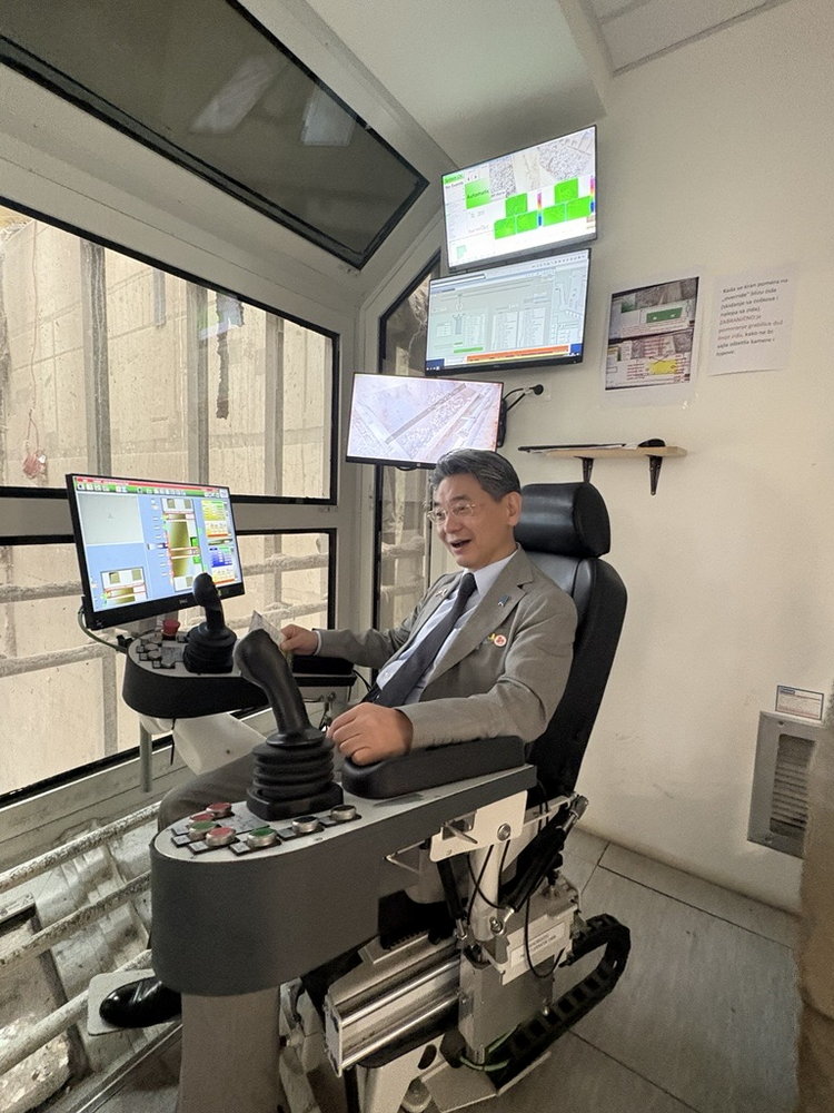 Ambassador of Japan 03