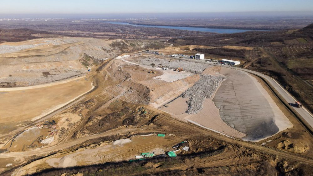 The new sanitary landfill started operations in August 2nd, 2021. 
Municipal waste collected by PUC Gradska čistoća from the territory of 15 municipalities of Belgrade is disposed of at the new landfill in compliance with the highest waste management standards of the European Union and Serbia. On average, 500 to 600 trucks that is 1,500 tons of municipal waste arrive at the Vinča landfill. Construction of new sanitary cells is ongoing.