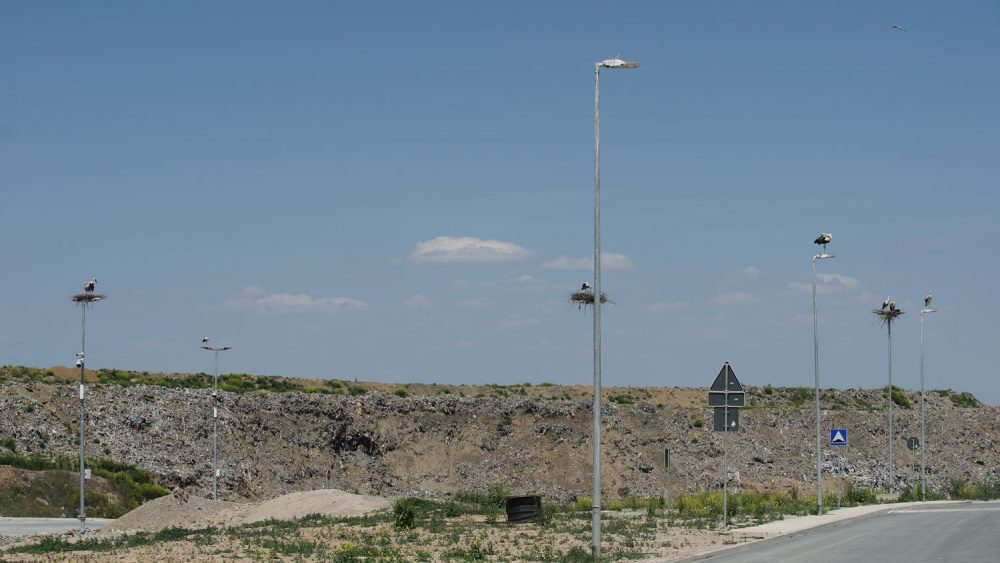 The new sanitary landfill started operations in August 2nd, 2021.  Municipal waste collected by PUC Gradska čistoća from the territory of 15 municipalities of Belgrade is disposed of at the new landfill in compliance with the highest waste management standards of the European Union and Serbia. On average, 500 to 600 trucks that is 1,500 tons of municipal waste arrive at the Vinča landfill. Construction of new sanitary cells is ongoing.