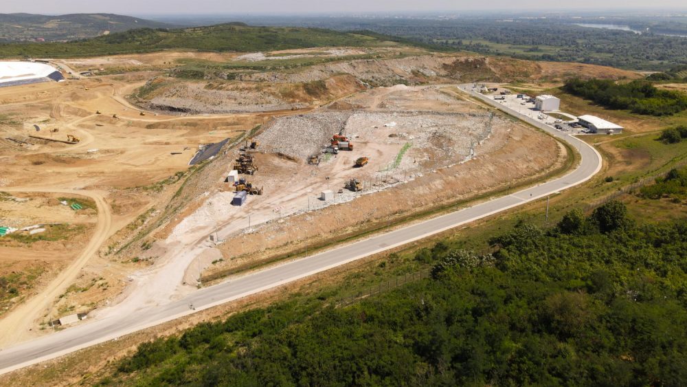 The new sanitary landfill started operations in August 2nd, 2021.  Municipal waste collected by PUC Gradska čistoća from the territory of 15 municipalities of Belgrade is disposed of at the new landfill in compliance with the highest waste management standards of the European Union and Serbia. On average, 500 to 600 trucks that is 1,500 tons of municipal waste arrive at the Vinča landfill. Construction of new sanitary cells is ongoing.