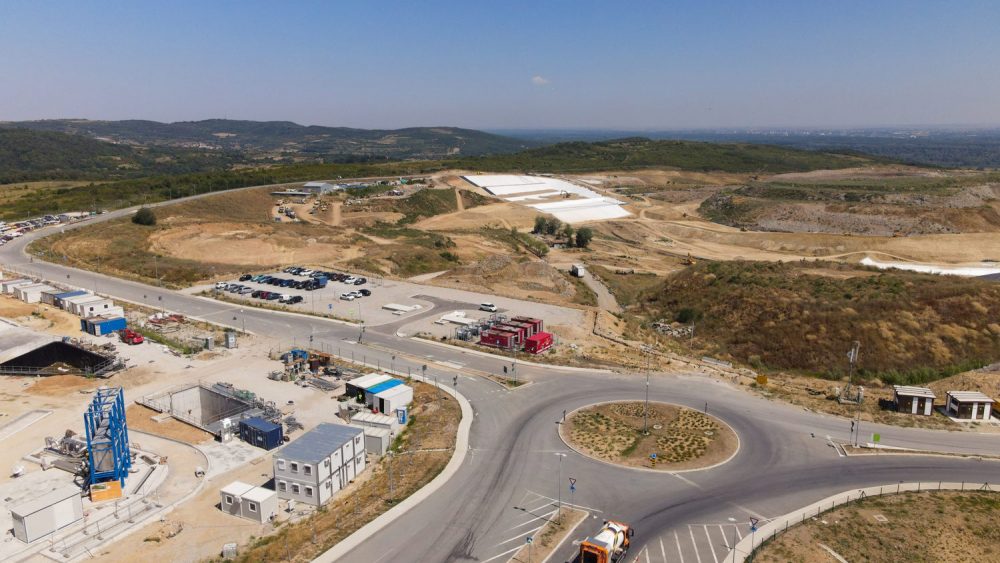 The new sanitary landfill started operations in August 2nd, 2021.  Municipal waste collected by PUC Gradska čistoća from the territory of 15 municipalities of Belgrade is disposed of at the new landfill in compliance with the highest waste management standards of the European Union and Serbia. On average, 500 to 600 trucks that is 1,500 tons of municipal waste arrive at the Vinča landfill. Construction of new sanitary cells is ongoing.