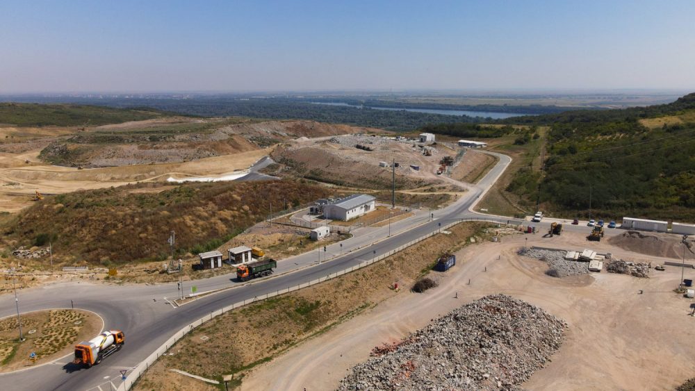 The new sanitary landfill started operations in August 2nd, 2021.  Municipal waste collected by PUC Gradska čistoća from the territory of 15 municipalities of Belgrade is disposed of at the new landfill in compliance with the highest waste management standards of the European Union and Serbia. On average, 500 to 600 trucks that is 1,500 tons of municipal waste arrive at the Vinča landfill. Construction of new sanitary cells is ongoing.