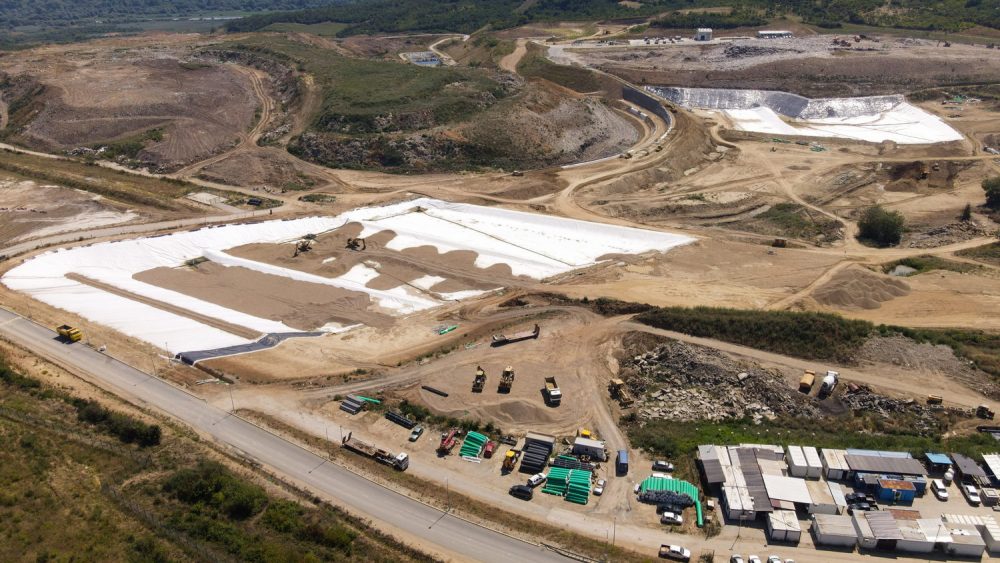 The new sanitary landfill started operations in August 2nd, 2021.  Municipal waste collected by PUC Gradska čistoća from the territory of 15 municipalities of Belgrade is disposed of at the new landfill in compliance with the highest waste management standards of the European Union and Serbia. On average, 500 to 600 trucks that is 1,500 tons of municipal waste arrive at the Vinča landfill. Construction of new sanitary cells is ongoing.