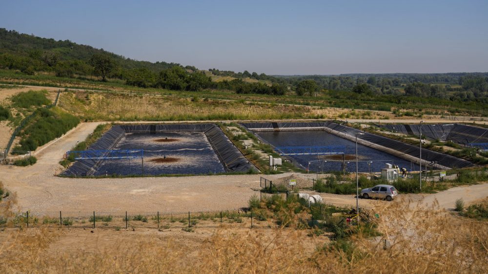 A leachate treatment plant will be put into operation soon to which leachate will be conveyed through a network of pipes and canals, and after treatment it will be discharged into the Osljanski stream, so clean water will flow into the international waterway of the Danube River. Leachate will be treated by reverse osmosis technology.