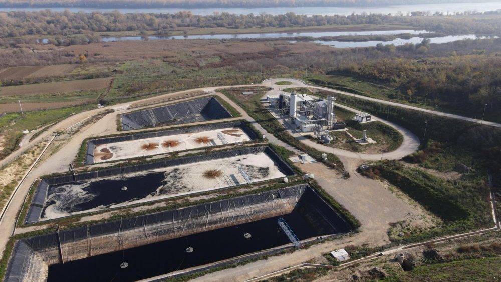 A leachate treatment plant will be put into operation soon to which leachate will be conveyed through a network of pipes and canals, and after treatment it will be discharged into the Osljanski stream, so clean water will flow into the international waterway of the Danube River. Leachate will be treated by reverse osmosis technology.